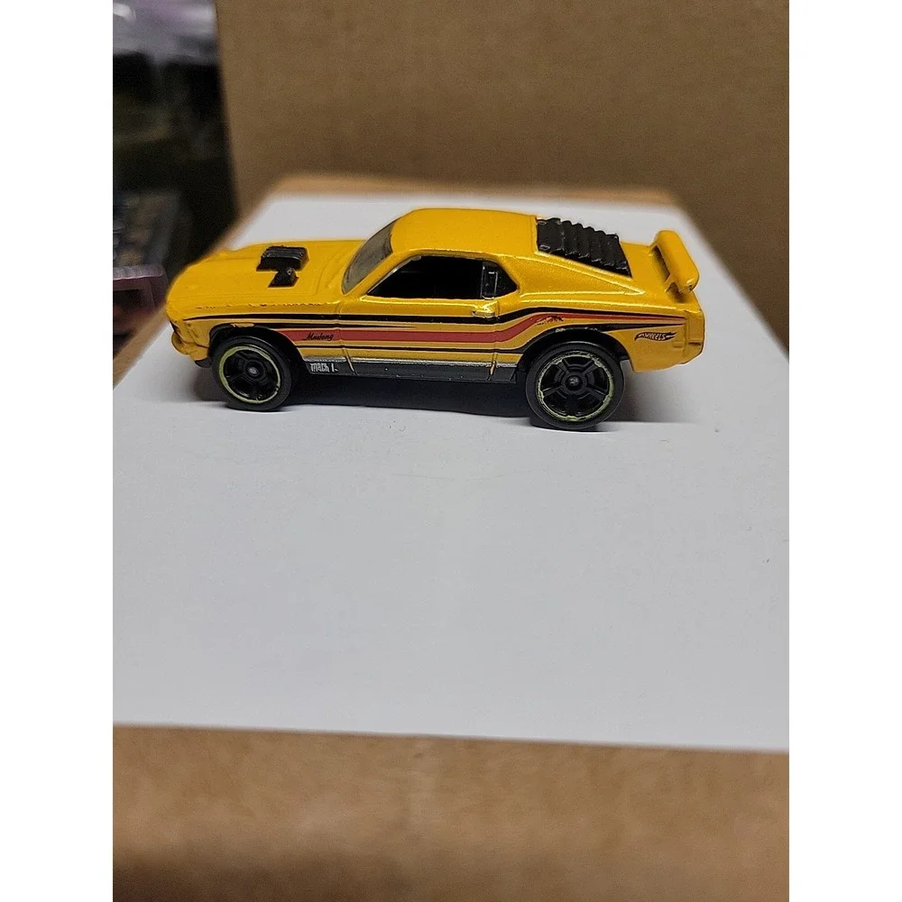 1997 Hot Wheels Yellow Ford‎ Mustang Mach 1 loose